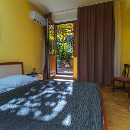 Irmeni Hotel ティビリシ エクステリア 写真