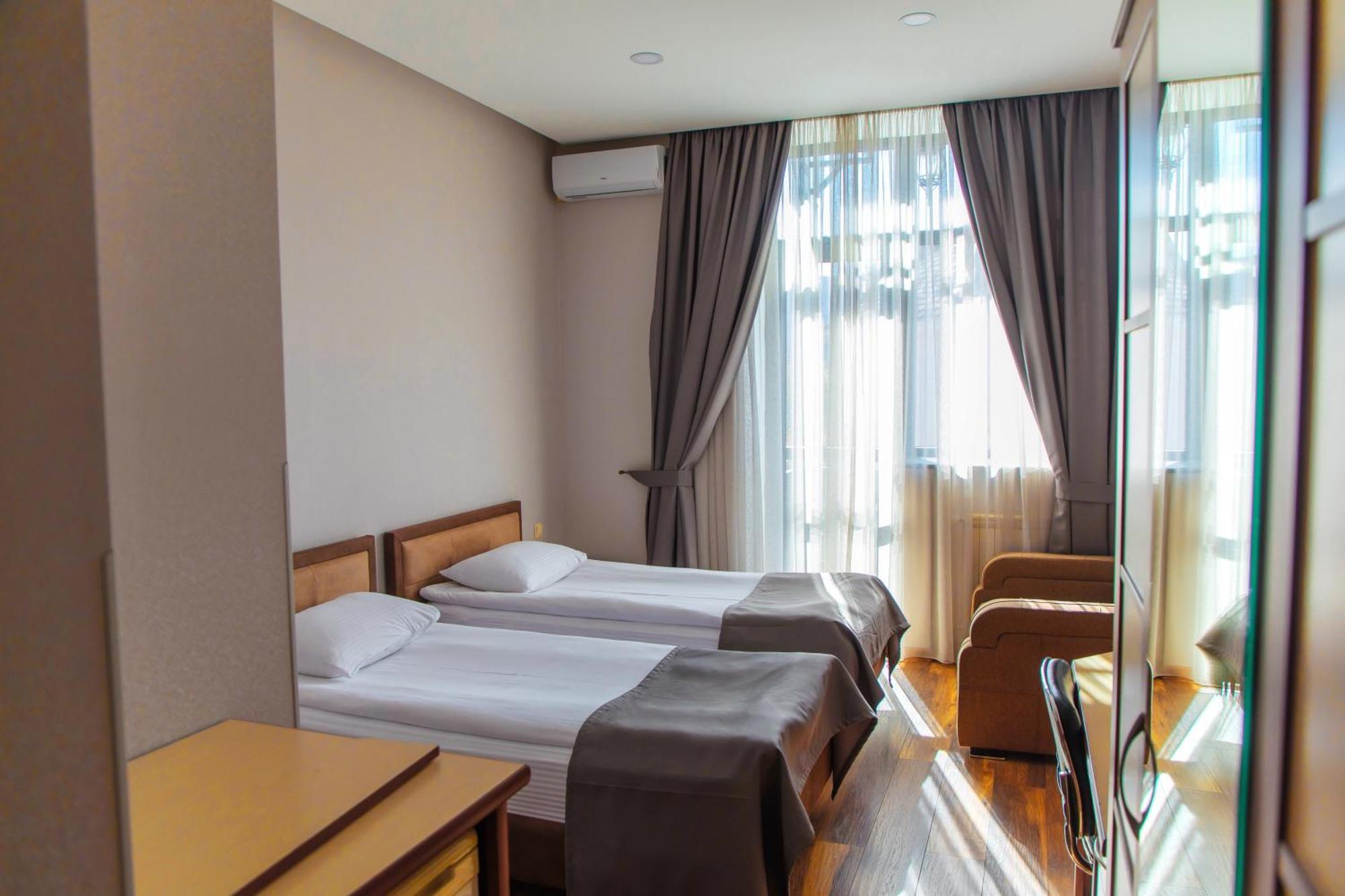 Irmeni Hotel ティビリシ エクステリア 写真