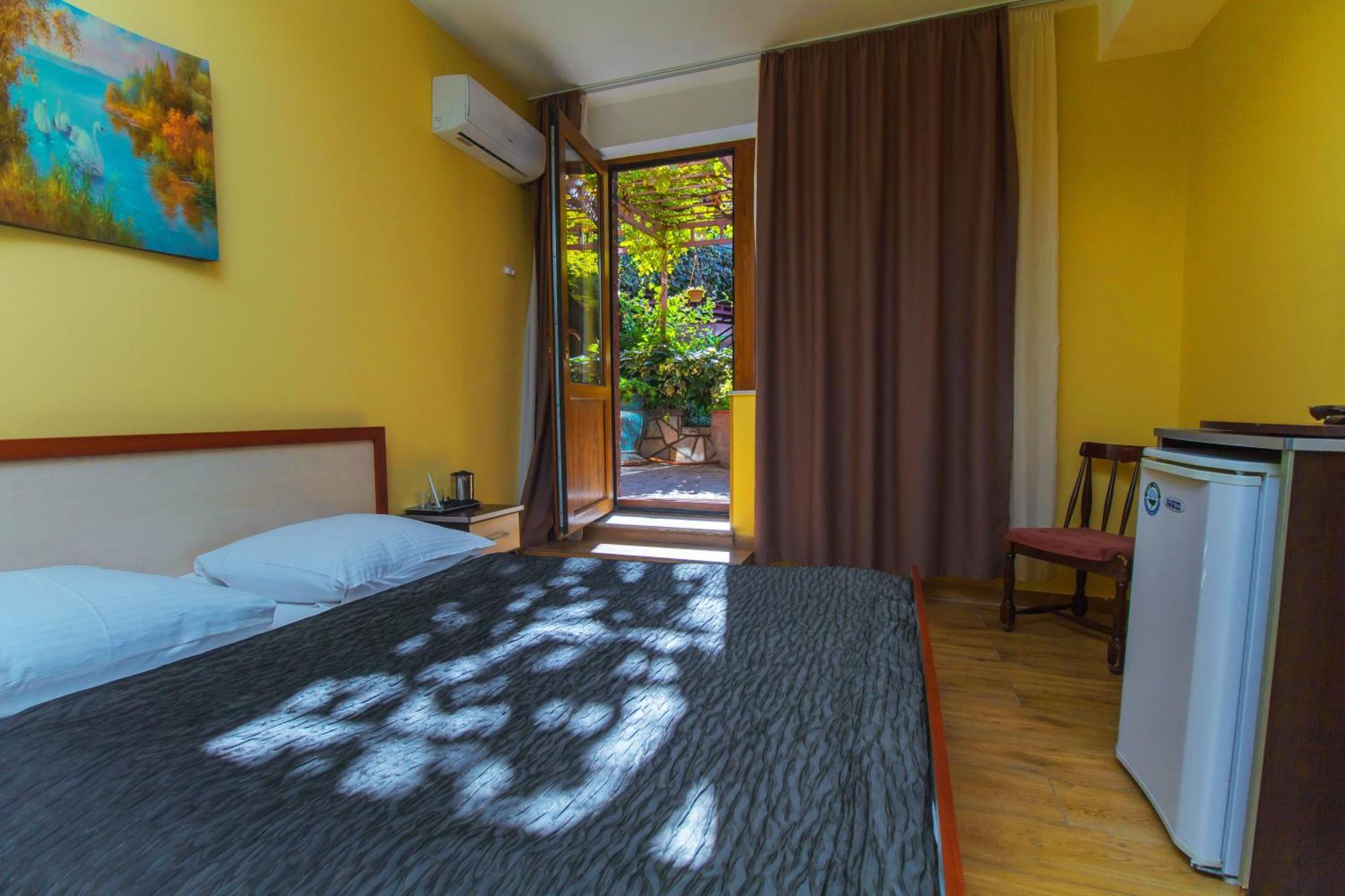 Irmeni Hotel ティビリシ エクステリア 写真