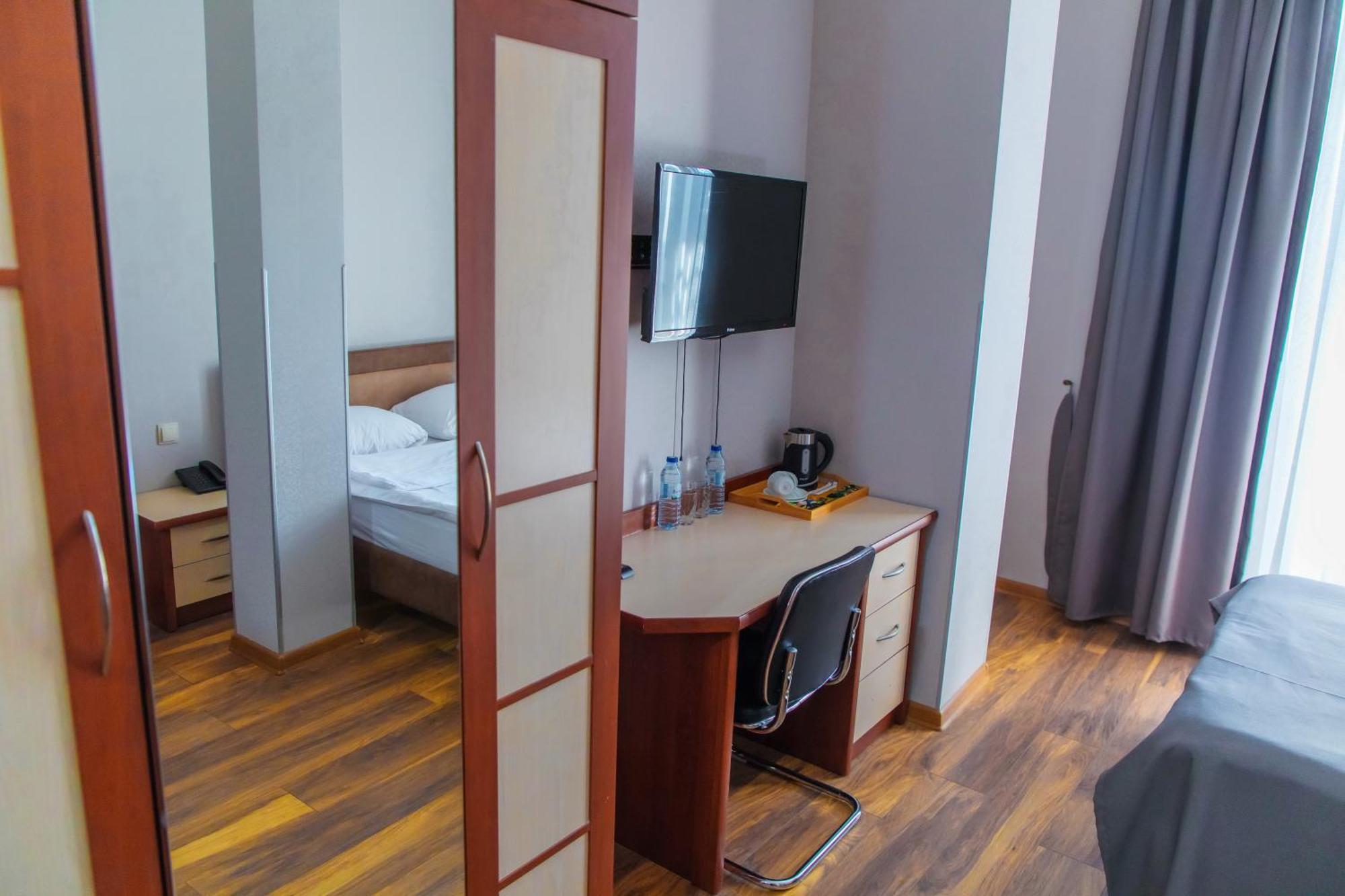 Irmeni Hotel ティビリシ エクステリア 写真