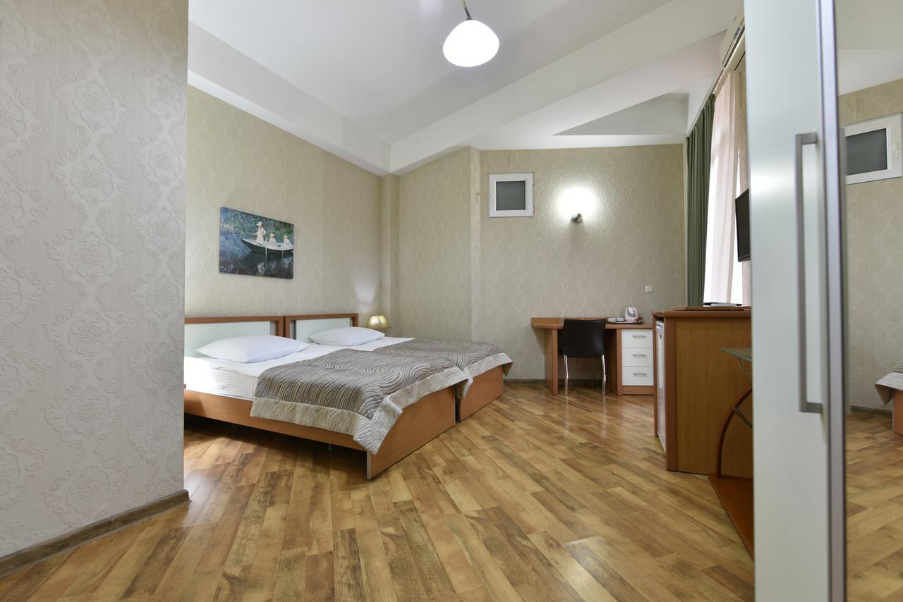Irmeni Hotel ティビリシ エクステリア 写真